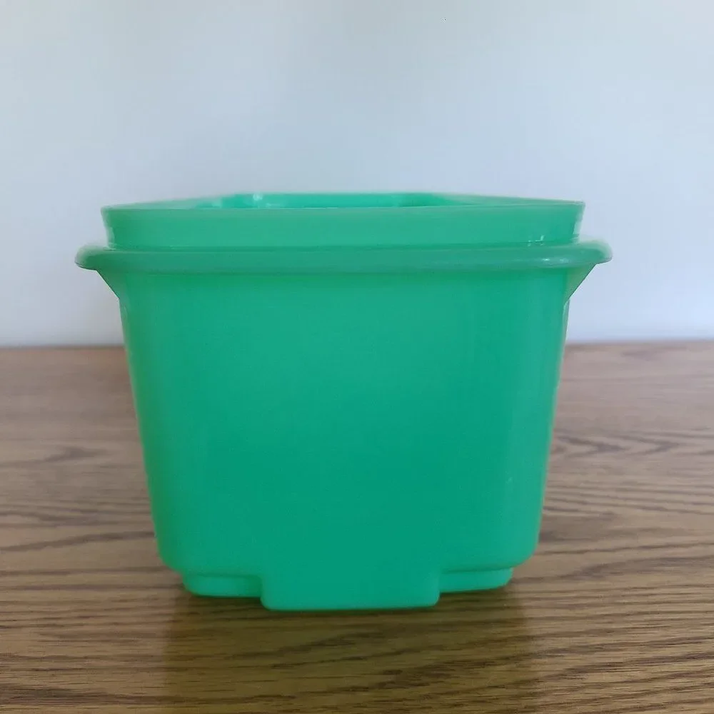 Tupperware Vintage Celery Vegetable Keeper Crisper Item 782-2 Jadeite Green